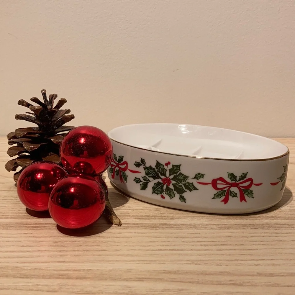 Holiday soap dish with holly and berries